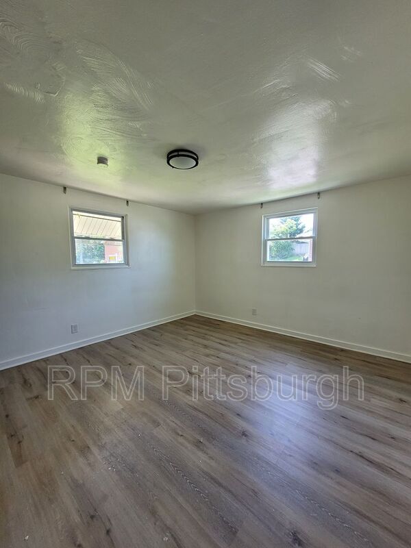 Building Photo - 546 Old Frankstown Rd