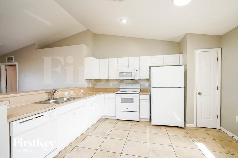 Building Photo - 1724 NE 1st Ave