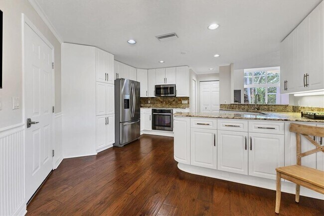 Building Photo - 1711 Starling Dr