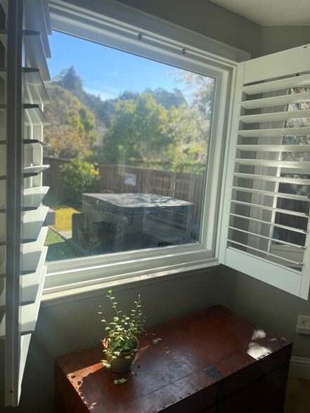 Building Photo - 452 Riviera Dr