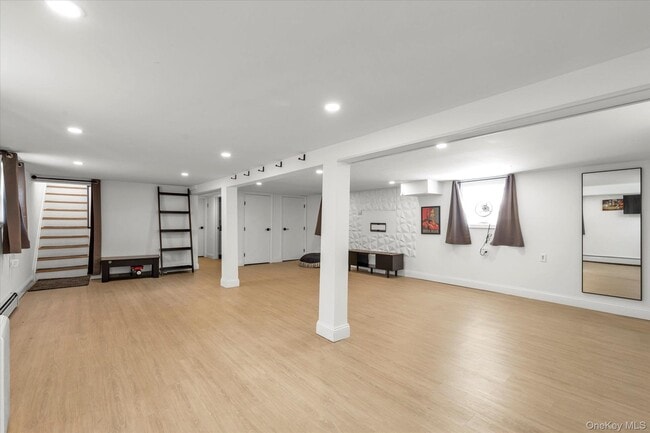 Building Photo - 75 Oswego Ave