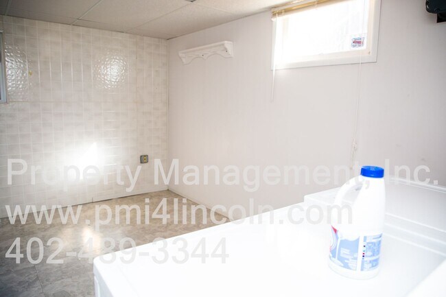 Building Photo - 8030 N Hazelwood Dr