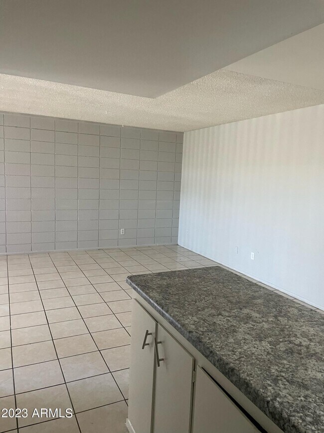 Building Photo - 5429 W Glenrosa Ave