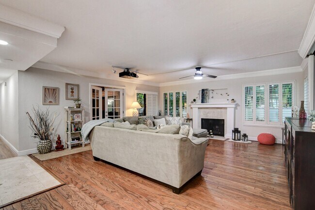 Building Photo - 20 Via Lago