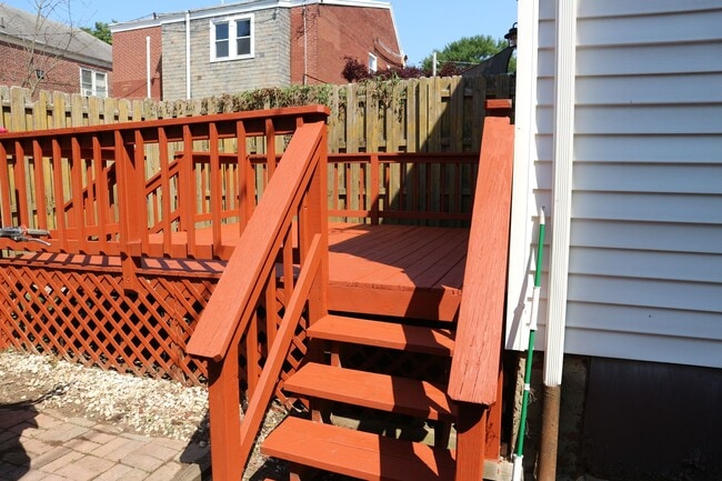 Building Photo - Large 3-bedroom house for rent in Wilmingt...