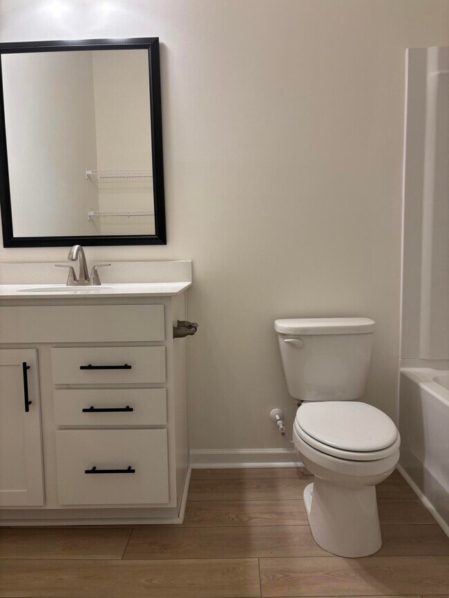 Building Photo - 370 Acorn St