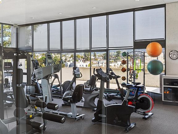 Building Photo - 565 Bellevue Ave