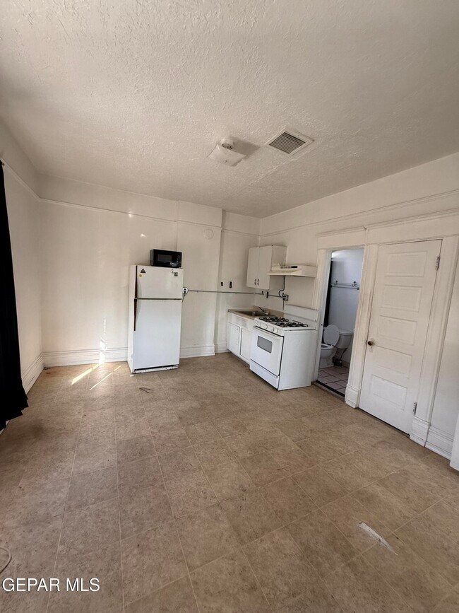 Building Photo - 1526 Yandell Dr