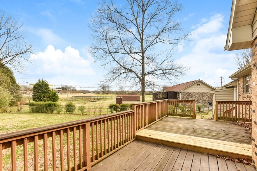 Building Photo - 702 Valley Green Dr