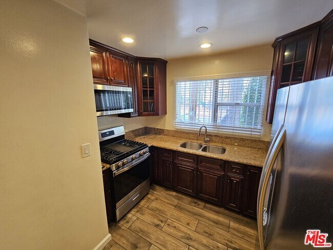 Building Photo - 5950 Carlton Way