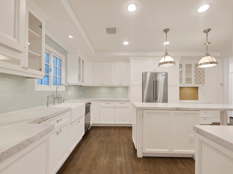 Building Photo - 4231 Stern