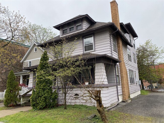 Building Photo - 4 br, 2 bath House - 336 S Division St Apt...