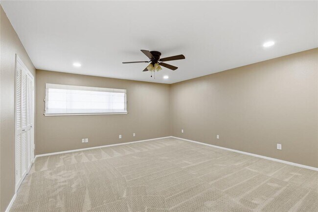 Building Photo - 48 Woodstone Square