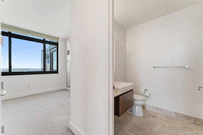 Building Photo - 175 Huguenot St