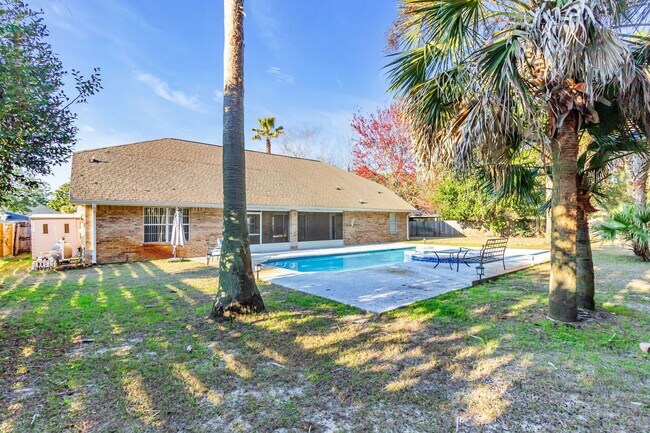Building Photo - Bluewater Bay Area 4 Bedroom Pool Home!