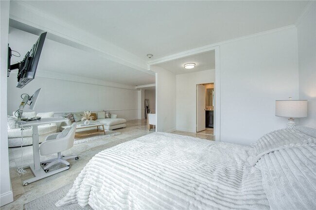 Building Photo - 320 Fort Duquesne Blvd