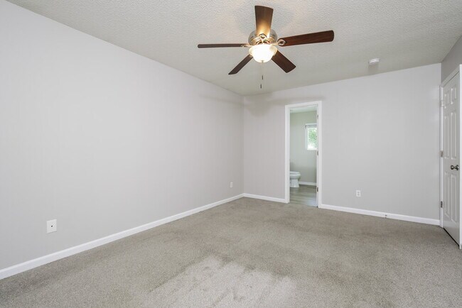 Building Photo - 70 Brookhaven Dr
