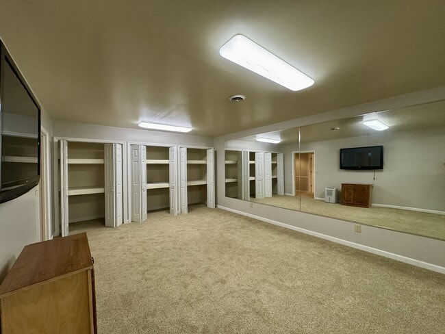 Building Photo - 212 Talah Ln