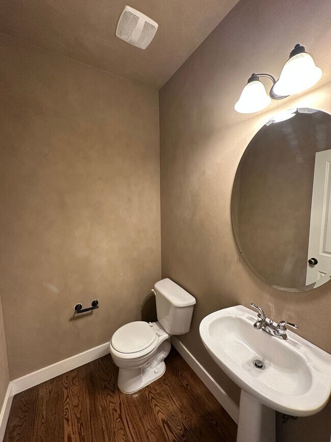 Building Photo - 4219 Cashmere Dr NE