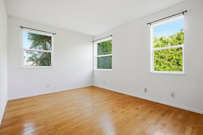 Building Photo - Spacious Two Bedroom Condo in Potrero Hill - Please Contact for Showing Availability!