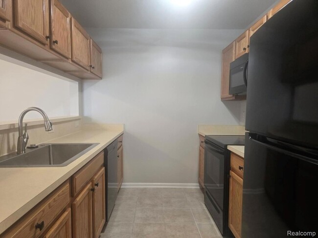 Building Photo - 24015 Fairlane Blvd