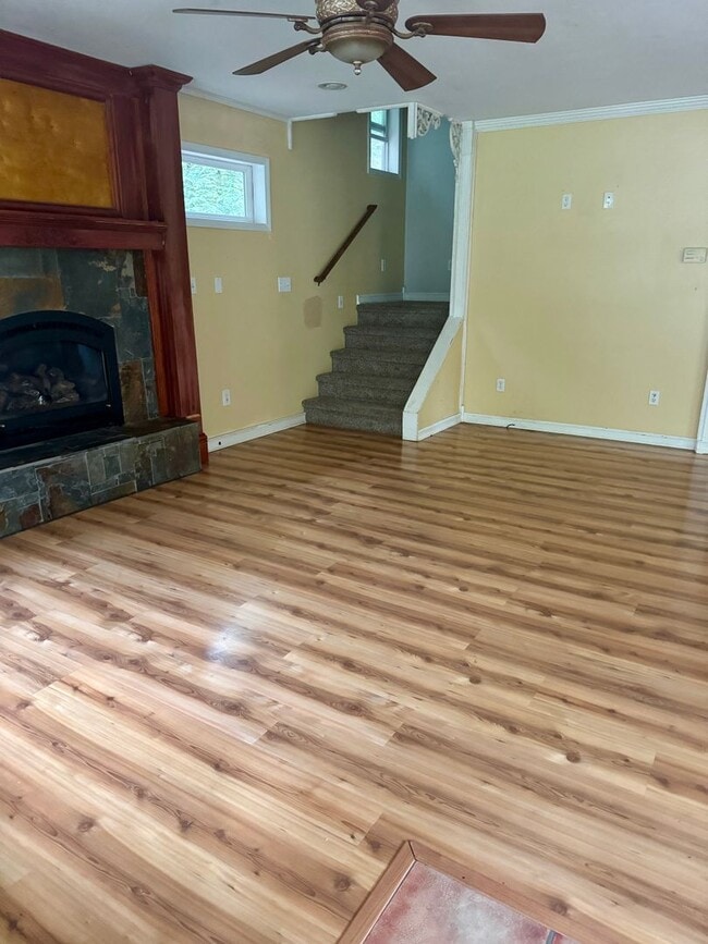 Building Photo - Adorable Chalet Style 4 Bedroom House in Serene Setting!