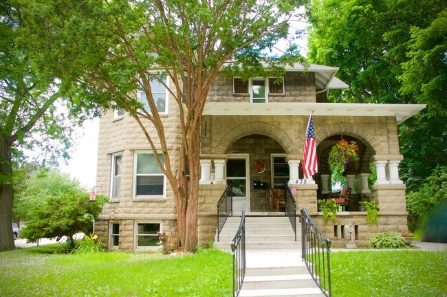 Primary Photo - 438 S 3rd St