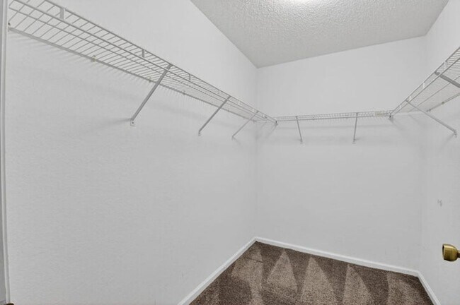 Building Photo - 18196 Clear Brook Cir