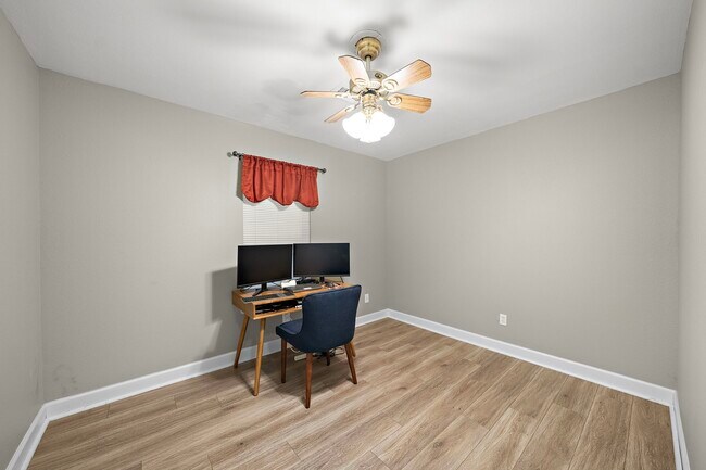 Building Photo - 10211 Cantertrot Dr