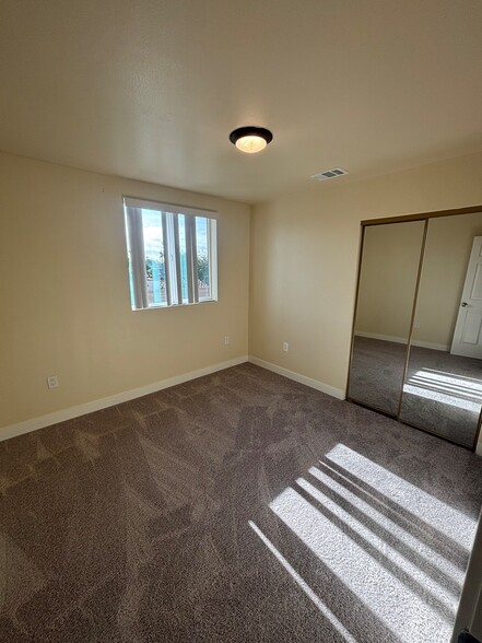 Building Photo - 213 W 82nd St