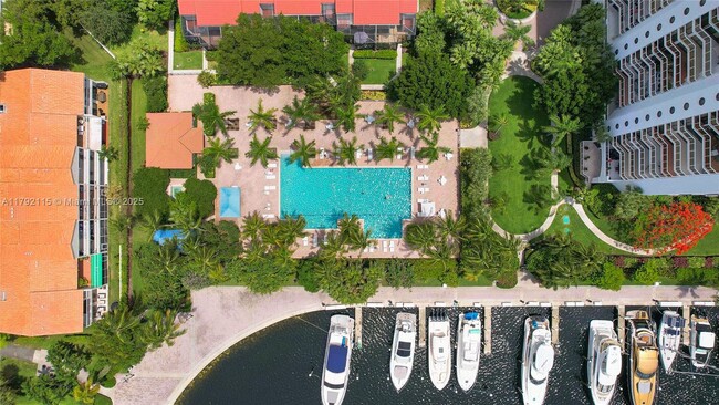 Building Photo - 3610 Yacht Club Dr