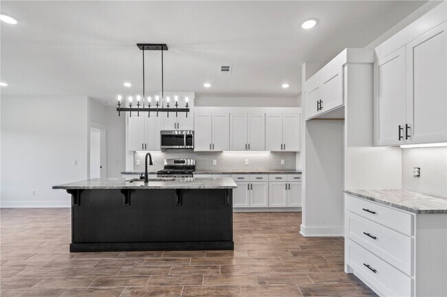 Building Photo - 110 N Banner Ave