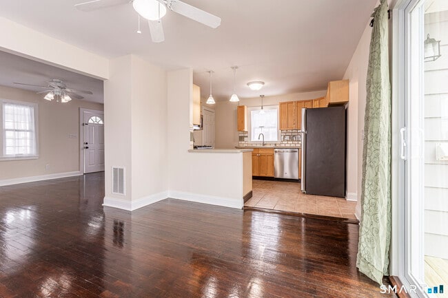 Building Photo - 15 Cowles St