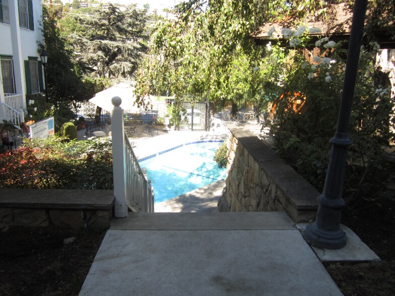 Building Photo - 4024-4028 Los Feliz Blvd