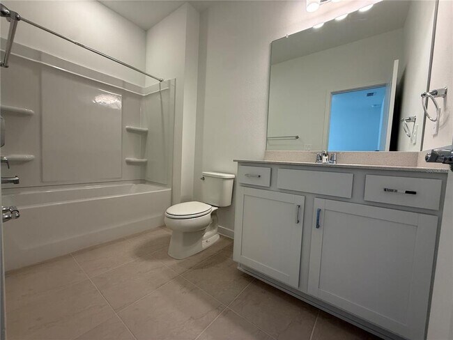 Building Photo - 3915 Big Sky Dr