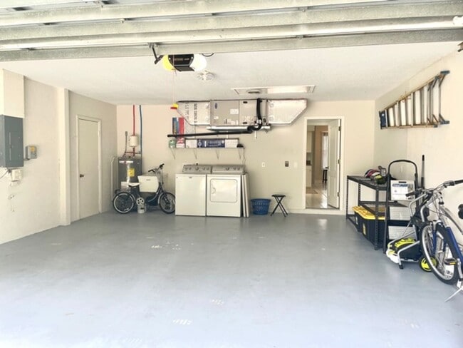Building Photo - ANNUAL/FURNISHED HOME WITH LARGE LANAI - S...