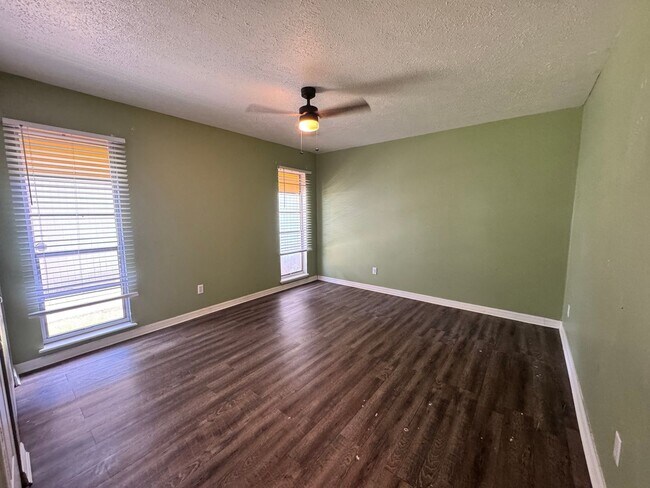 Building Photo - FOR RENT – 2 Bed / 1 Bath Triplex in Citrus Park, Ocala, FL – Available Now!