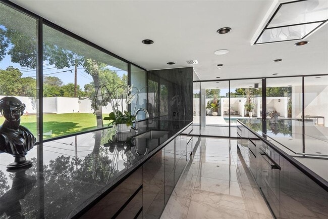 Building Photo - 1501 Ridgecrest Dr