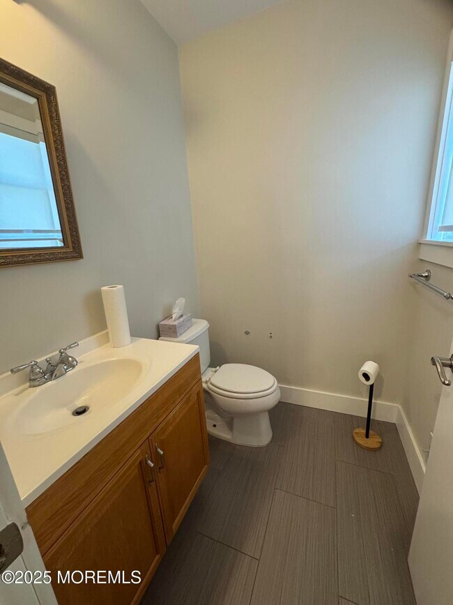 Building Photo - 106 Poplar Ave