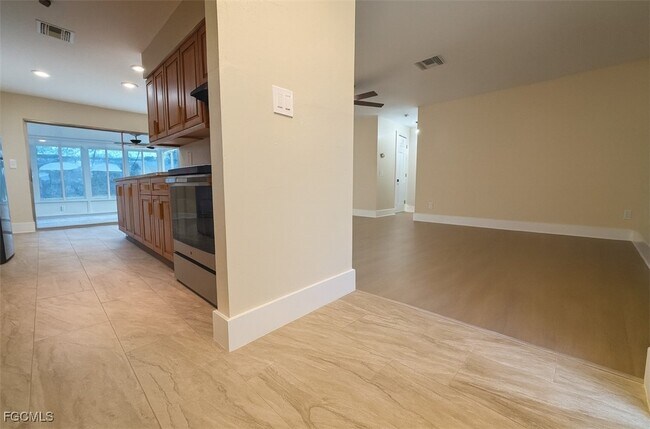 Building Photo - 732 Sesame Ct