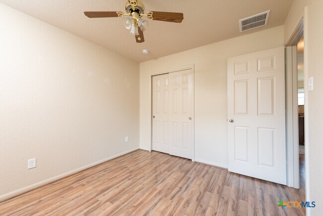 Building Photo - 132 Talon Dr