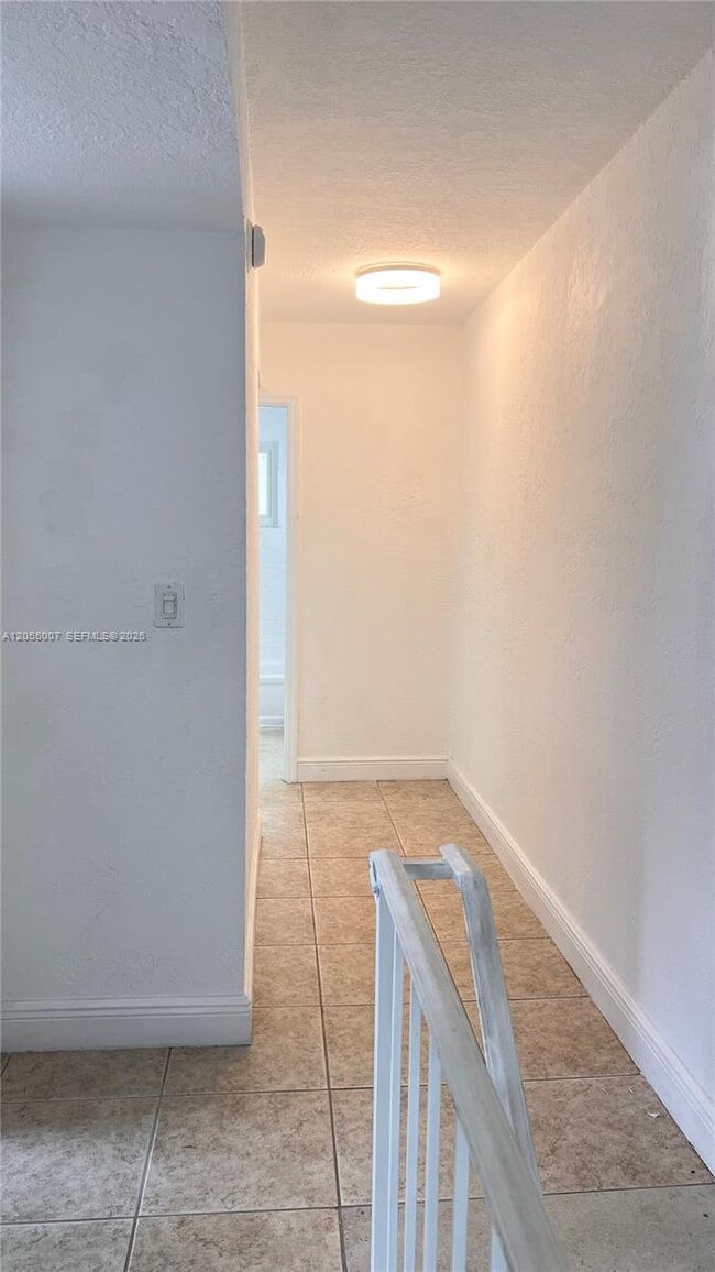 Building Photo - 984 W 40th St