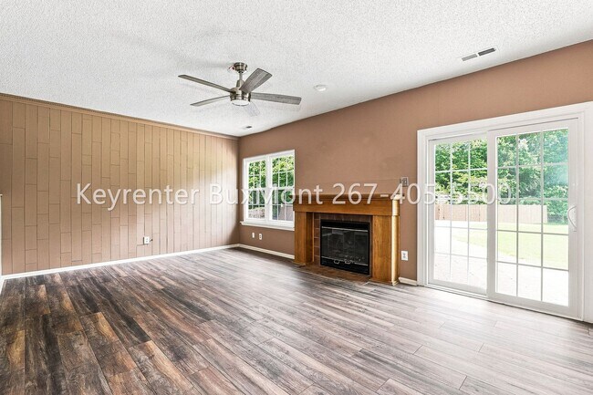 Building Photo - 117 Victoria Ln