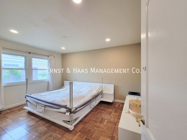 Building Photo - 2054 Pattiz Ave