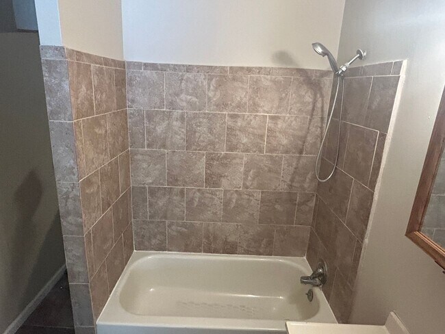 Building Photo - All utilities included $775, 1-bedroom apa...