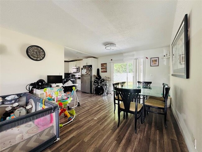 Building Photo - 426 SW 79th Terrace