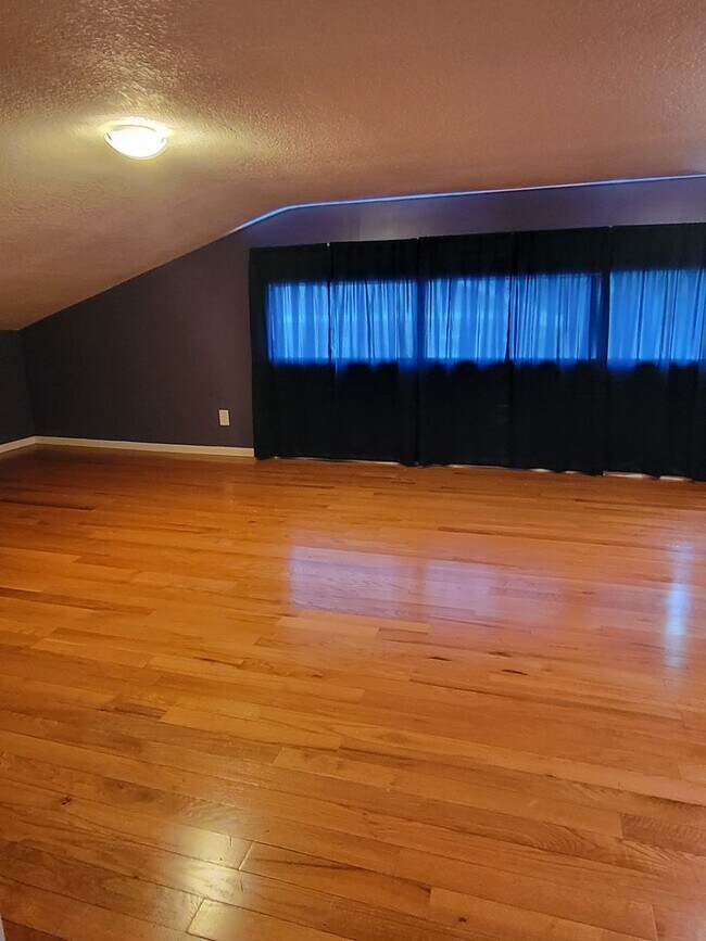 Building Photo - 4332 Wyandotte Dr