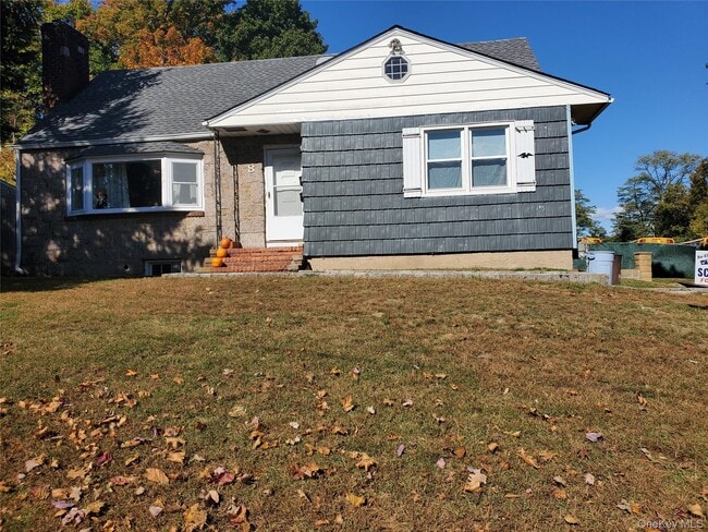 Primary Photo - 8 Midwood Pl