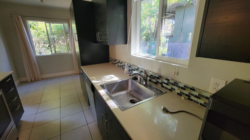 Building Photo - 3116 San Carlos Way