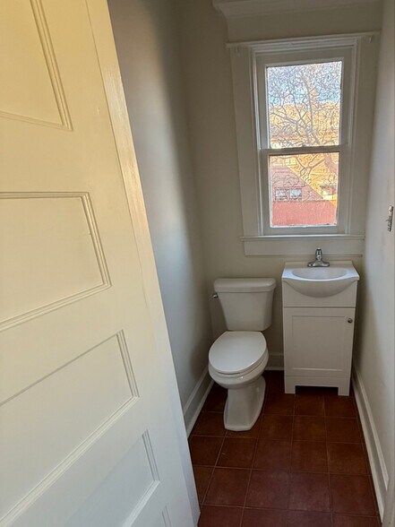 Building Photo - 963 Woodruff Pl W Dr